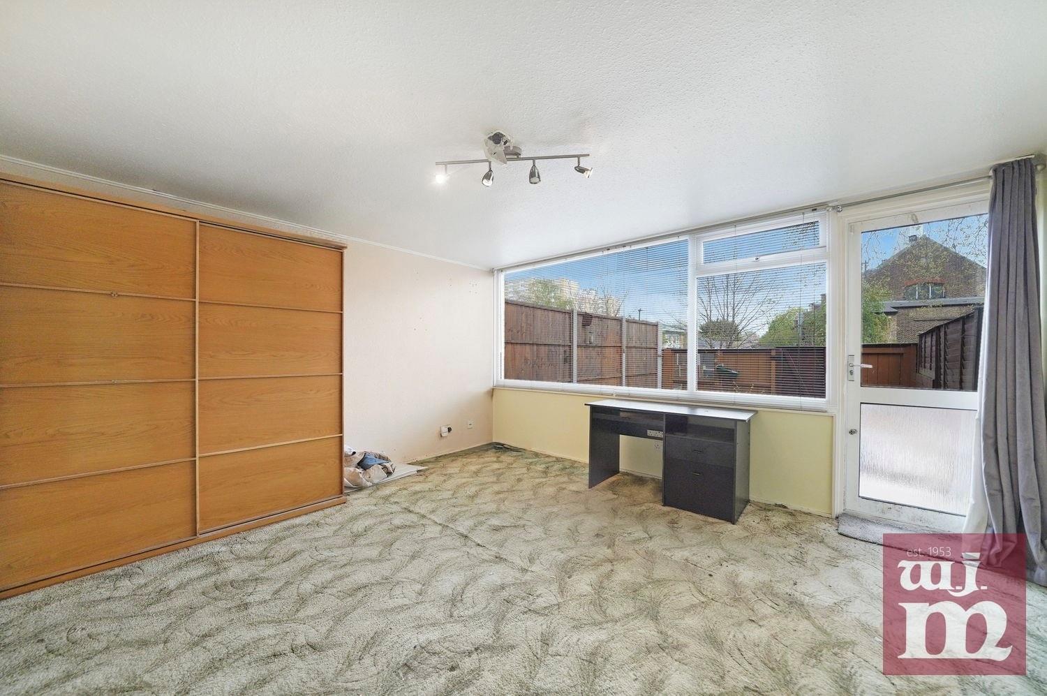 3 bed property in Partridge Way, Bowes Park